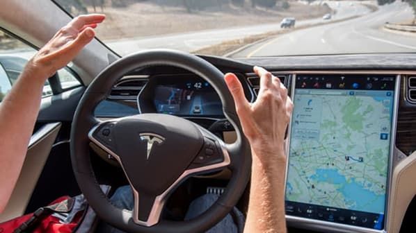 Get to Know the Differences Between Tesla’s Autopilot and Full Self-Driving Tech